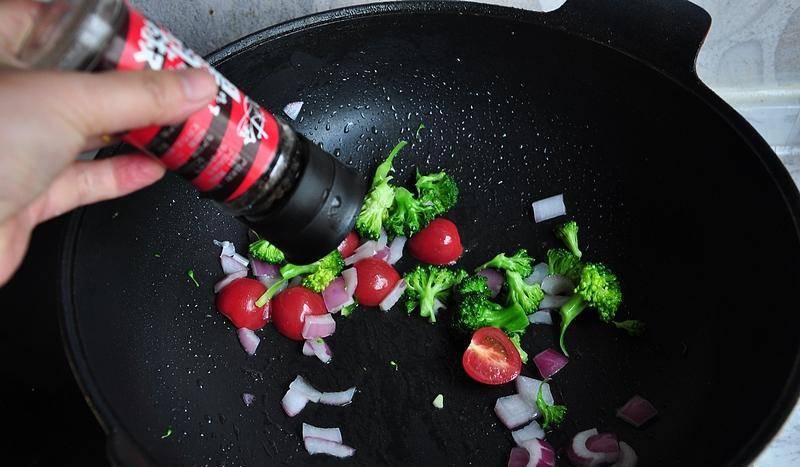 蔬菜|早餐不知给孩子吃什么,试试将吐司加蔬菜和蛋,烤一烤,太香了