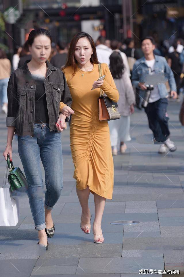 设计|摄影：打底裤搭配简洁优雅，纯净美丽