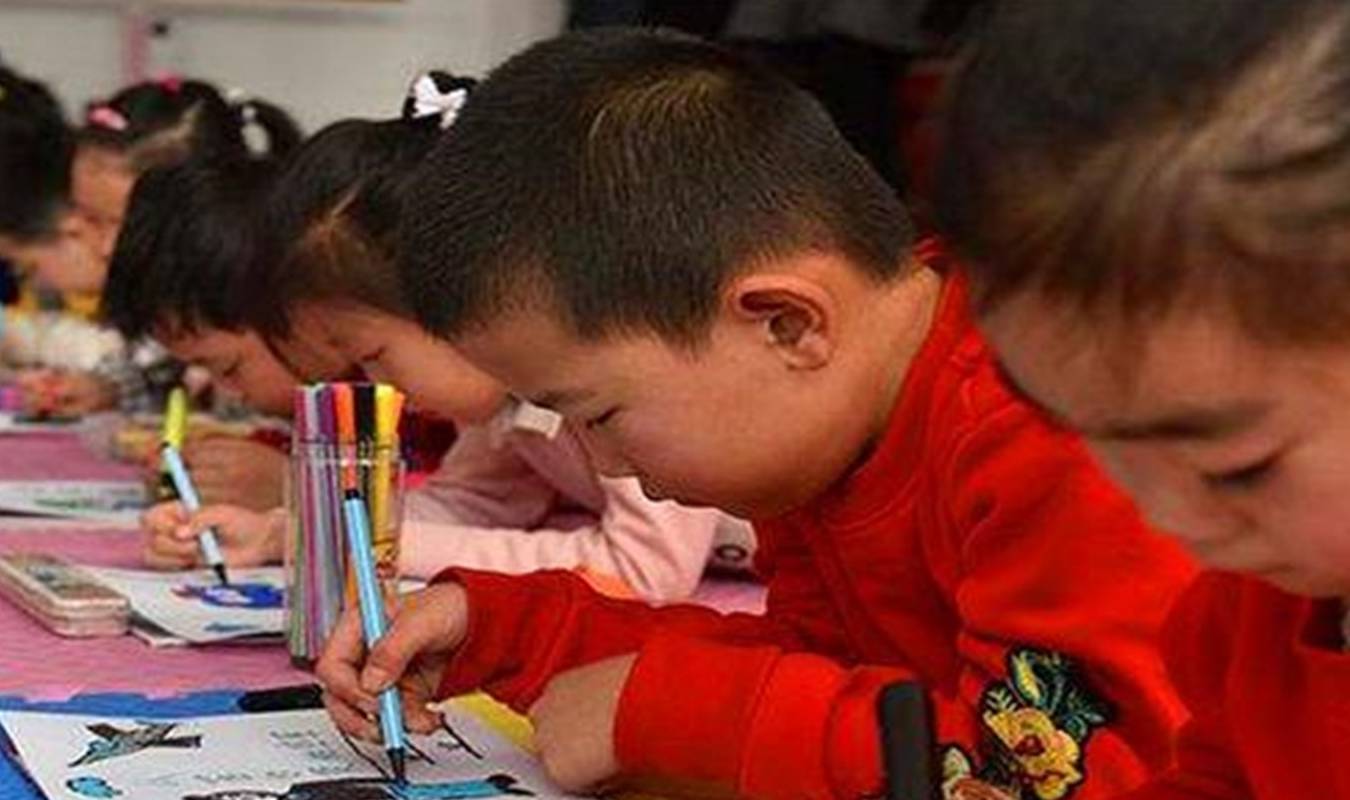 豆豆|老师布置家庭作业，让孩子画妈妈睡觉的样子，最后一个被网友称赞