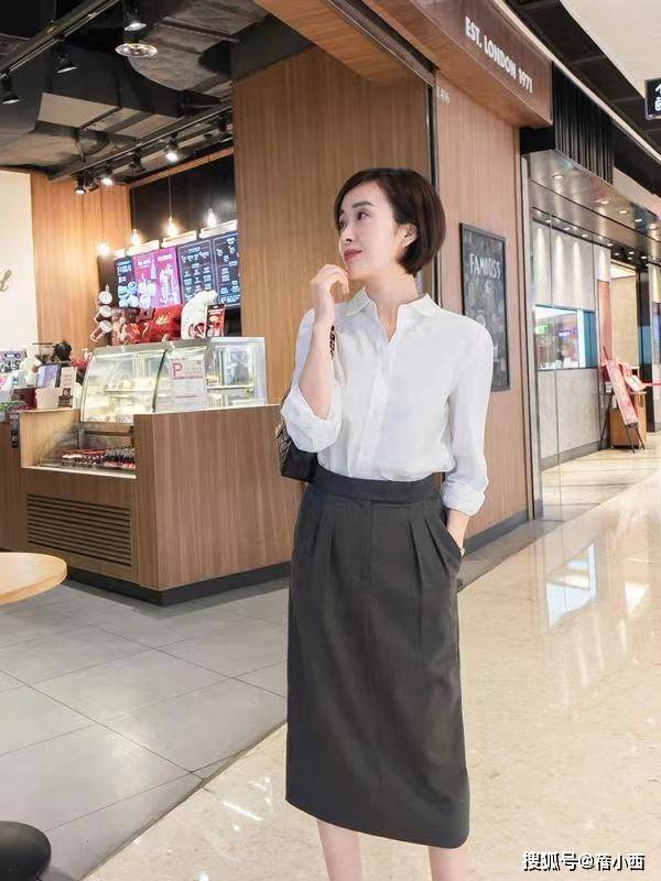 气息|刘涛把“白衬衫+花短裤”穿火了，配上头巾气质惹眼，美出新高度