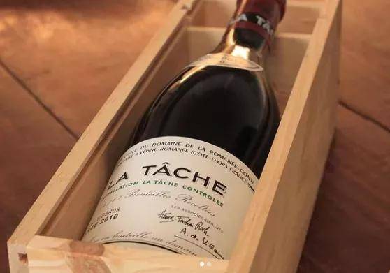 t09che的拼写中字母a上带有抑扬符号在拼写上,la táche和la tache