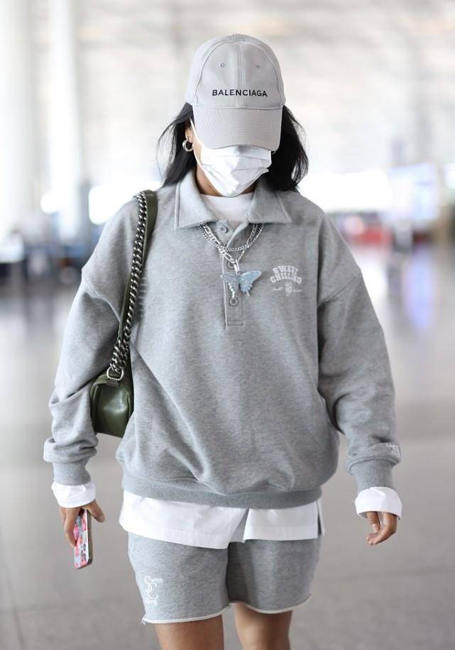 身材|吉克隽逸这么穿不难受吗？衣服勒得这么紧，感觉一直在绷着