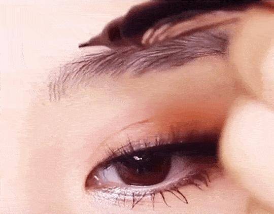 画眉|女生出门不要忘,再急也要化“淡妆”,教你正确顺序,简单又好看