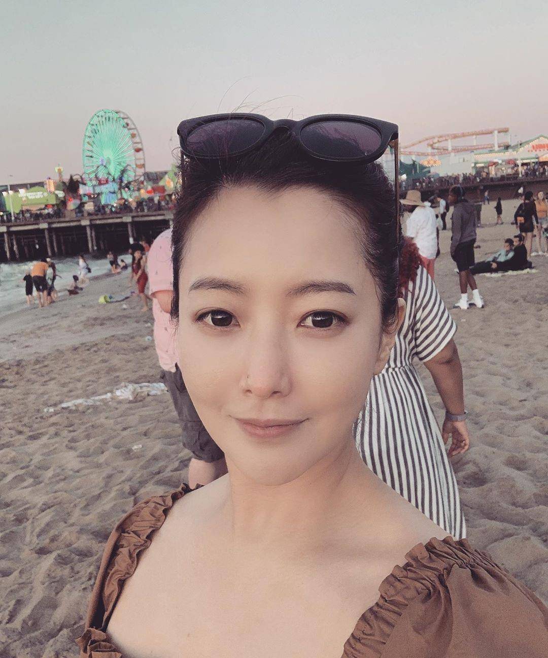 美貌|42岁金喜善依旧美如当年！这张脸完全看不出年纪 出游照优雅时髦