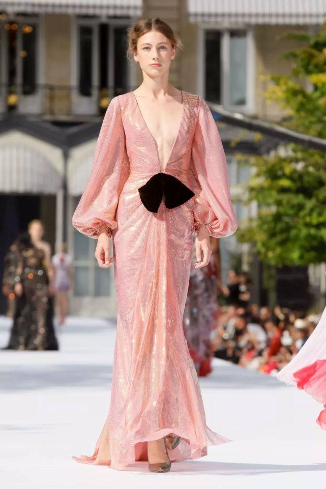 元素|拒绝黑白灰!今年秋冬流行色彩大盘点,让你快速走在时尚前沿