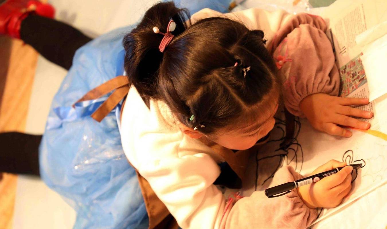 豆豆|老师布置家庭作业，让孩子画妈妈睡觉的样子，最后一个被网友称赞