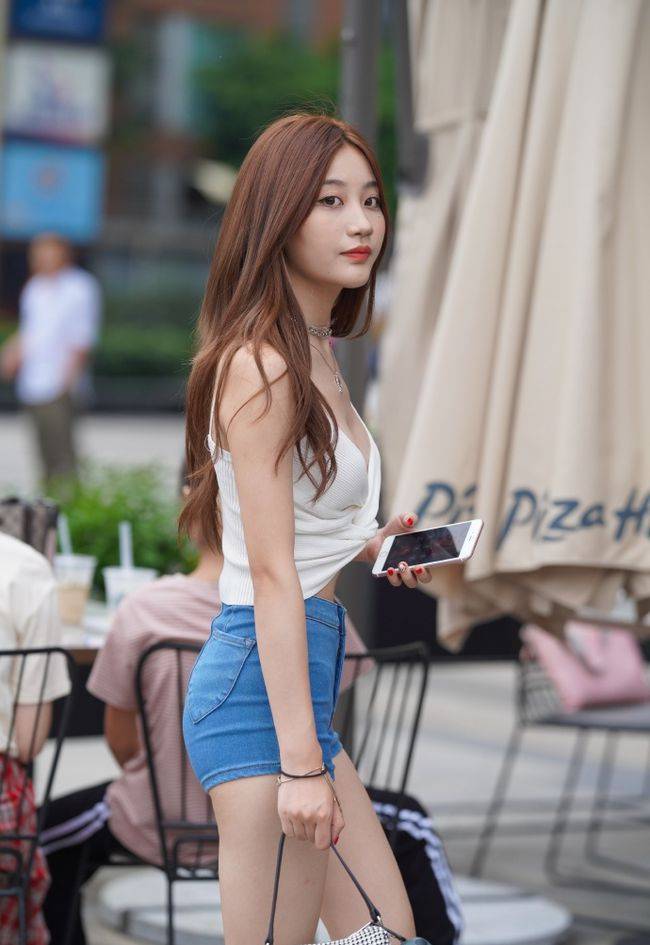 男朋友|不过时的吊带配短裤，性感又不失时髦，让你轻松成为“焦点”！