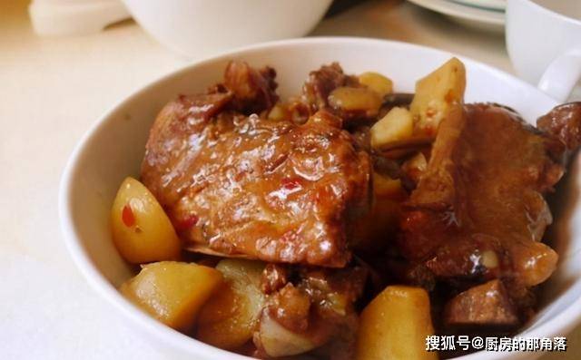 排骨汤怎么炖不腥不腻 e394a23293c64ff39e154ac099c16b68.jpeg