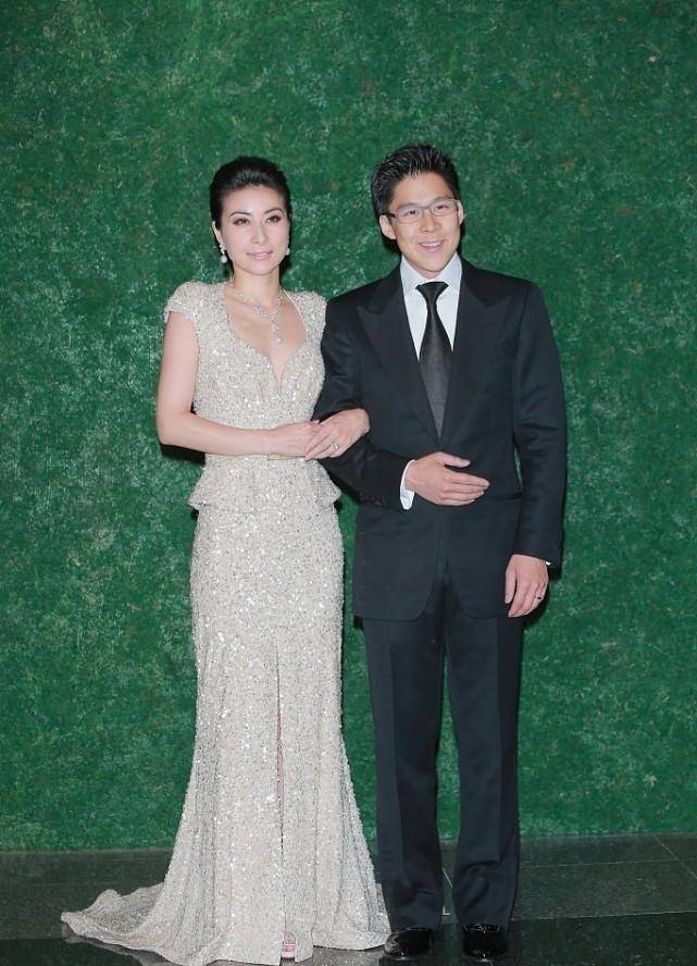 郭晶晶|郭晶晶不愧是跳水运动员，就算退役了身材也保持得很好，太美了