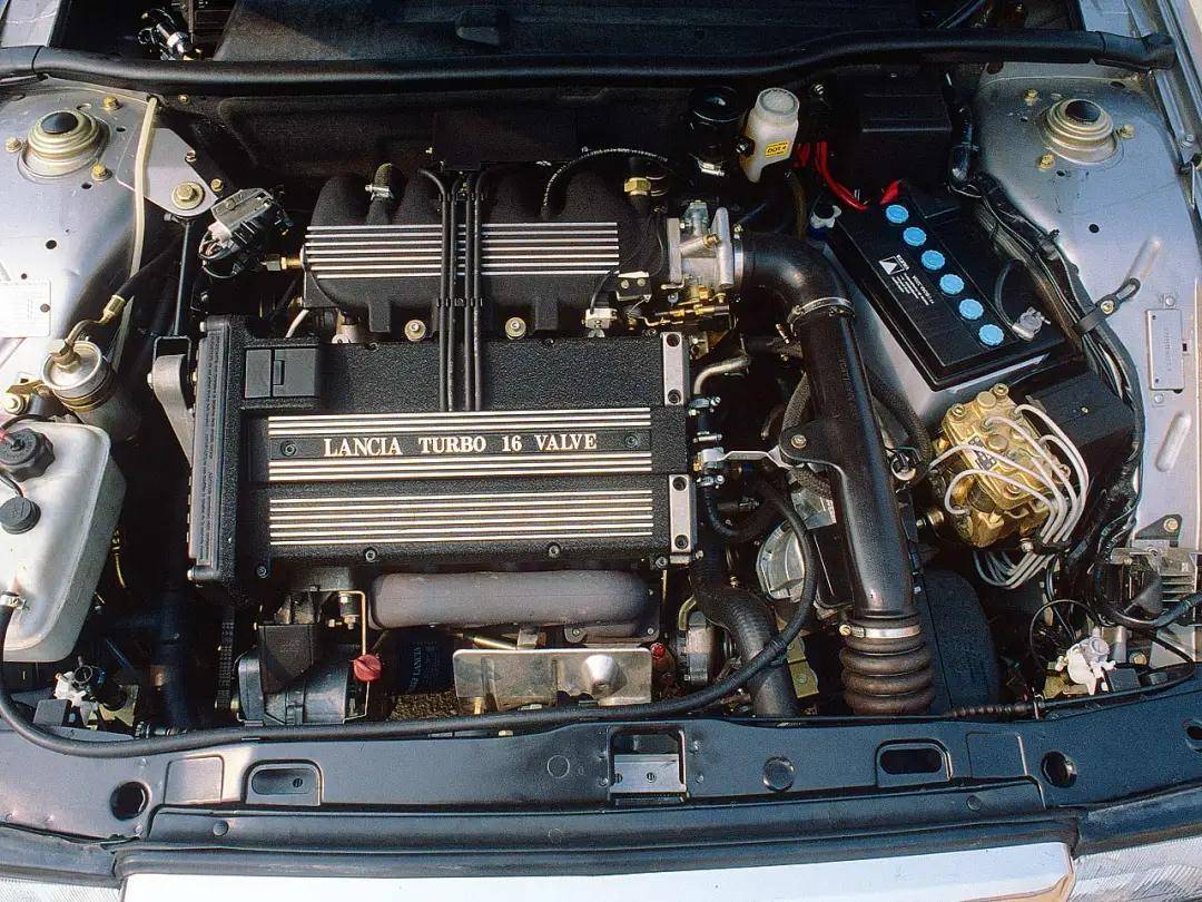 虽说法拉利从未推出过轿车但有一款蓝旗亚轿车却搭载了法拉利的发动机