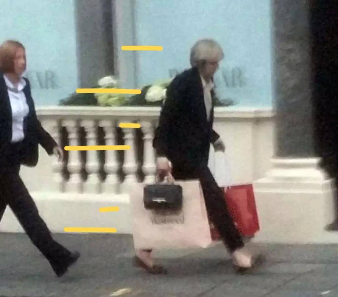 Bennett|穿着豹纹当首相，就算60岁也要画最美的妆，穿最美的衣服