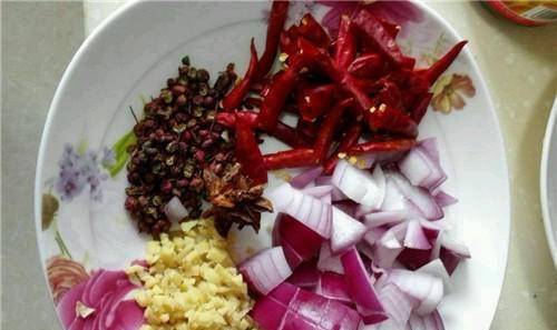 炒什么菜都用花椒大料吗 1c6b3b08edd8435790a53ead680f1d55.jpeg