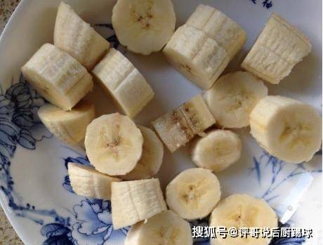 煎饼|睡前拌一碗面糊，早上起床花5分钟煎一下，又松软又香甜，好早餐