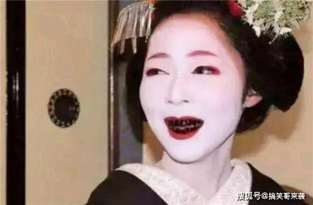 时代|比裹脚还可怕地“传统”，一个压坏器官，一个小孩见了都被吓哭