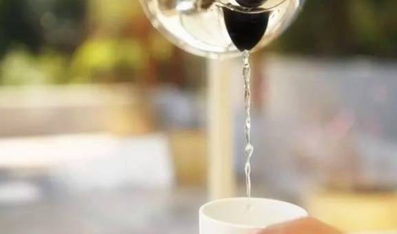 水钠|喝水越多尿越多,多喝水真的会伤到肾脏吗?你真知道?看专家理解