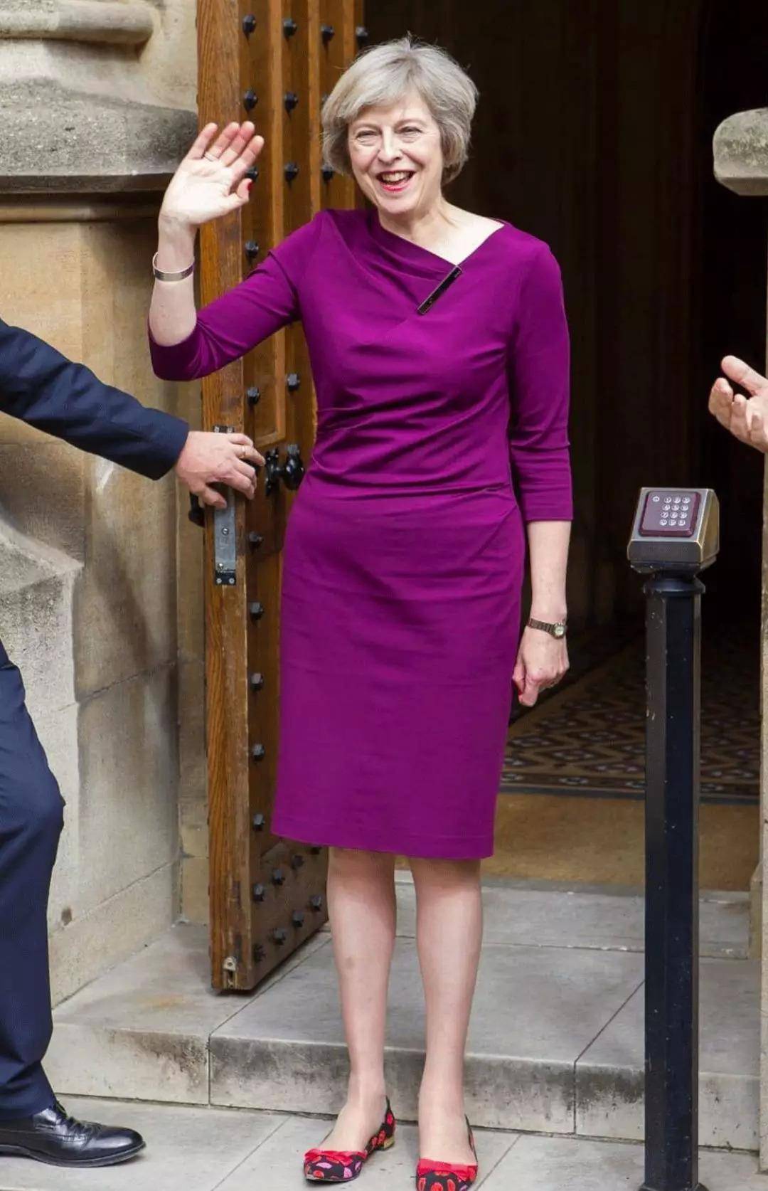 Bennett|穿着豹纹当首相，就算60岁也要画最美的妆，穿最美的衣服