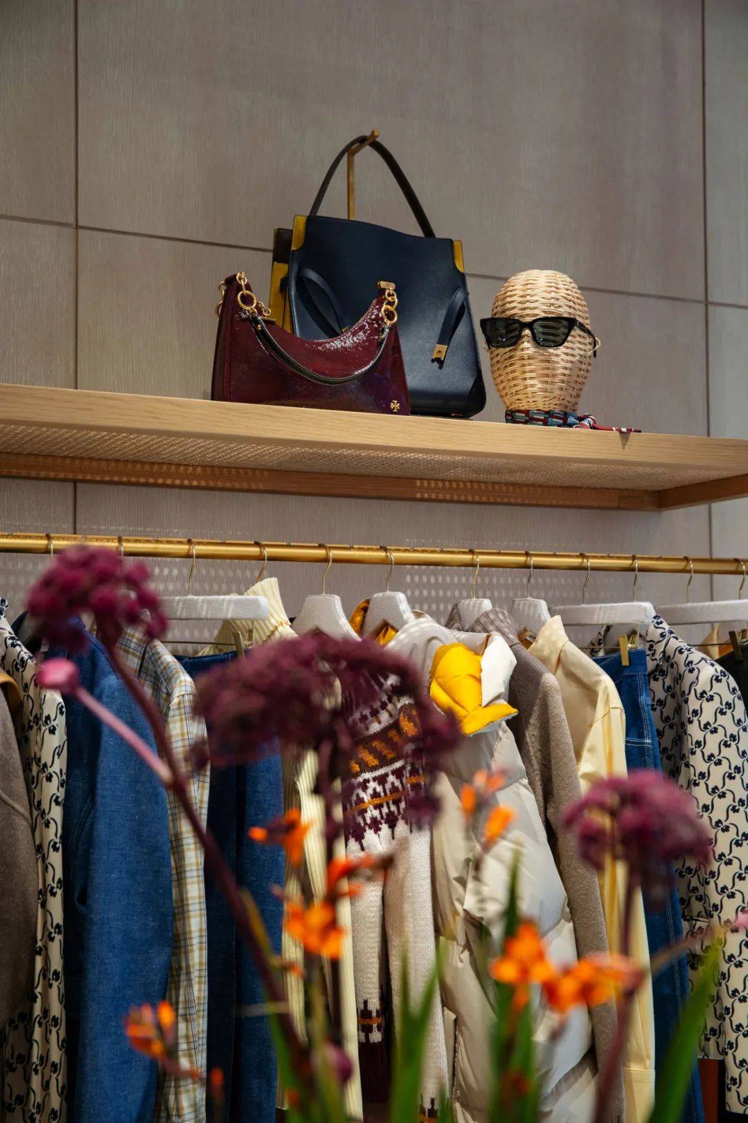 toryburch纽约新开店陈列设计诠释了家和生活方式