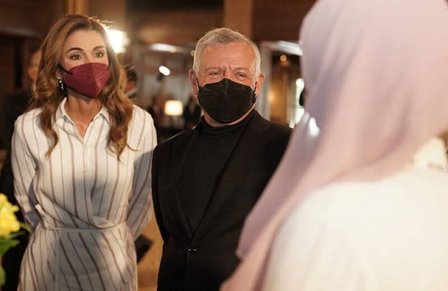 紫裙|约旦王后51岁生日官方照来啦！一身紫裙亮相真贵气，看着真像30岁