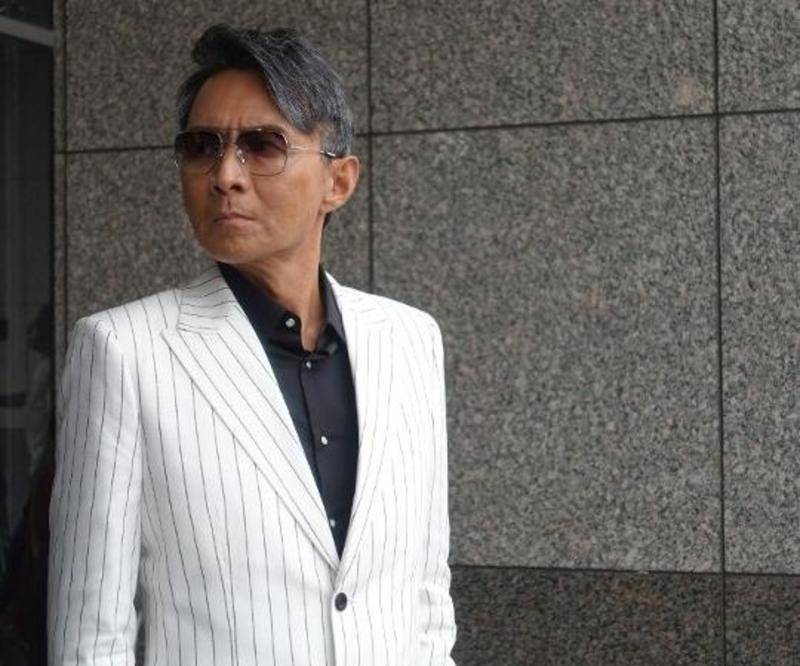 54岁港星林利突遇不适被推上救护车曾患大肠癌的他亲自回应