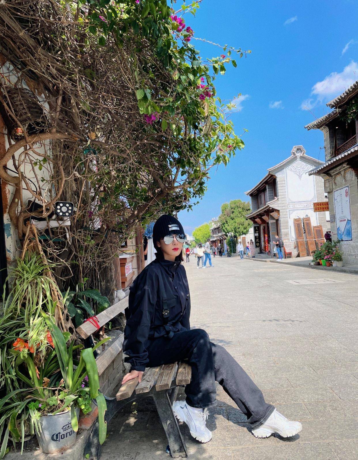 时间|小长假结束,杨紫晒出海边美照,粉丝:越来越漂亮了!