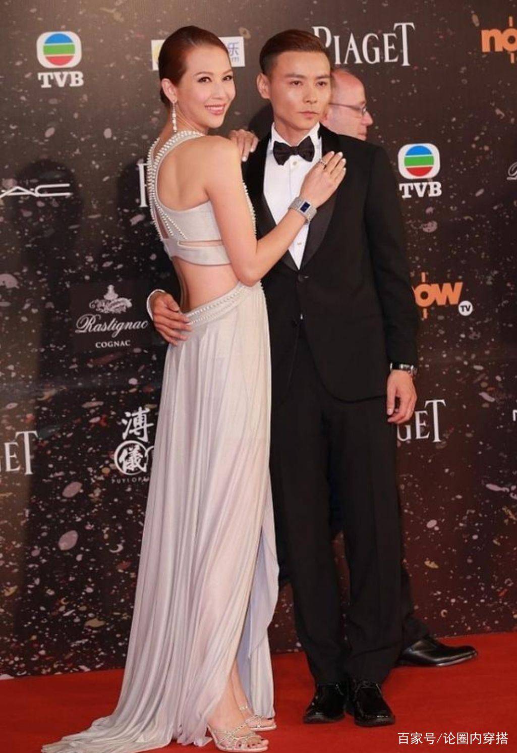 蔡少芬|蔡少芬身材绝了,走红毯穿无袖礼服亮相,大秀美腿与姣好身材