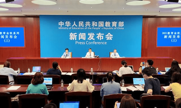 在职教师不允许补课 那教师能给子女 亲戚补吗 教育局回复亮了 家长