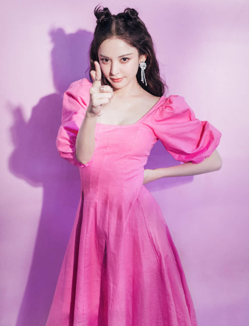 设计|娜扎没选对衣服，穿近万元裙子却被嘲“夜市气息”，全靠颜值撑着
