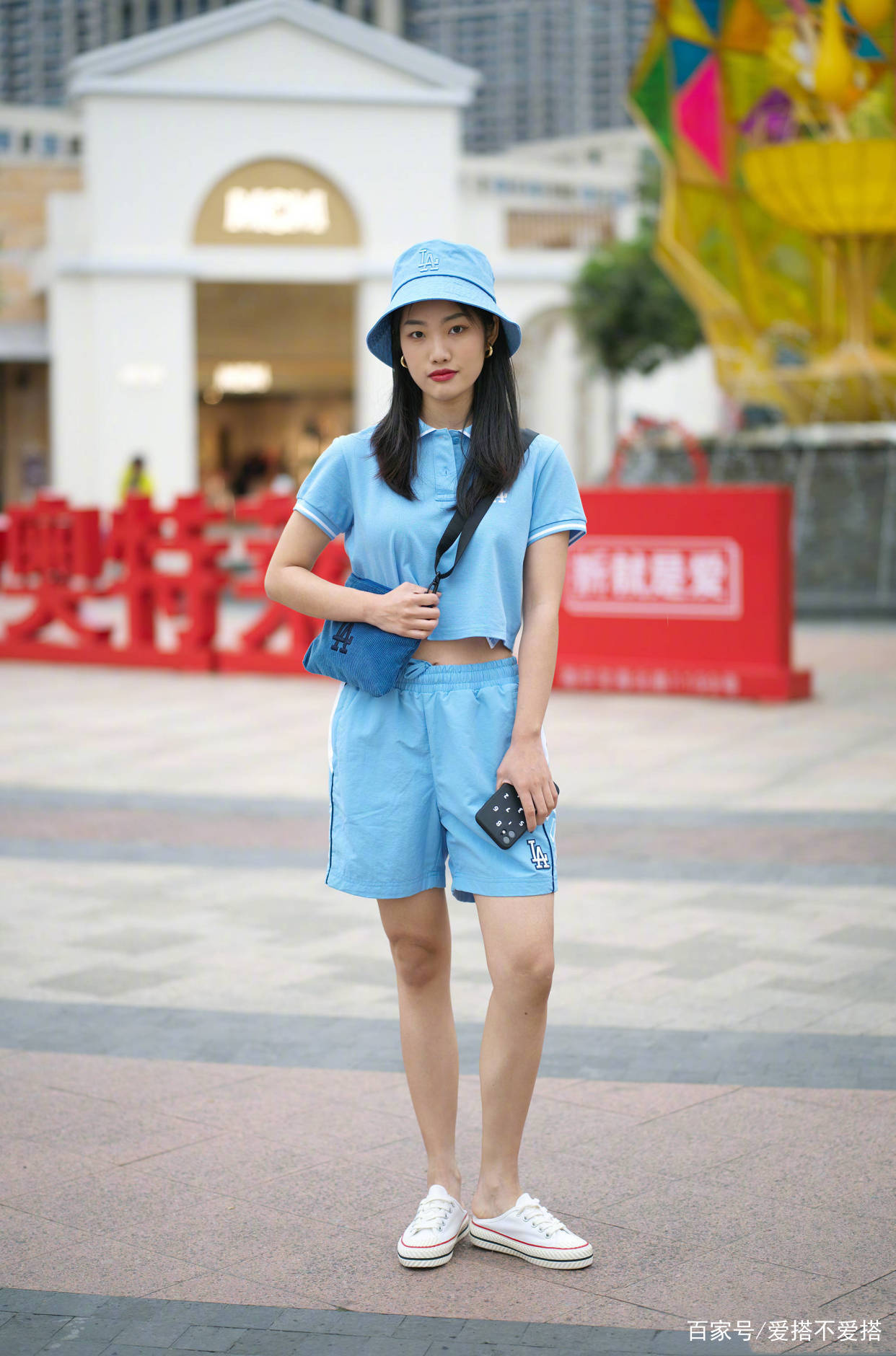 小白|“小白鞋+裤装”，换季时节这样搭，时髦舒适还显高，适合小个子