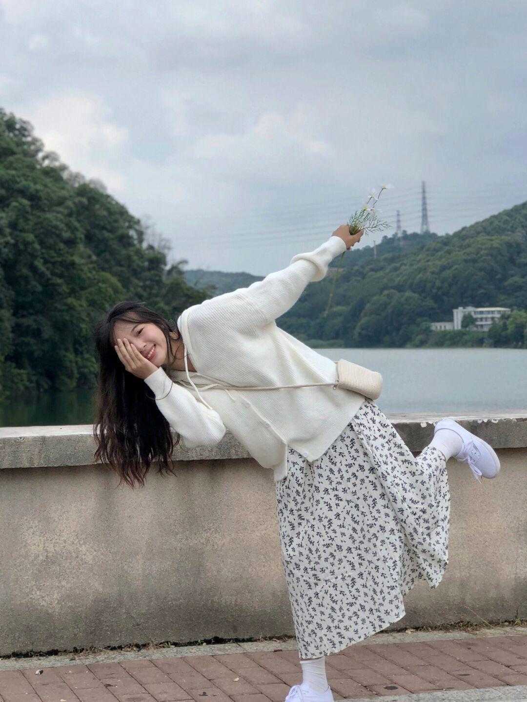 身材|“腿胖”的女生可以尝试这样穿，衬衫搭配半身裙，修身又洋气