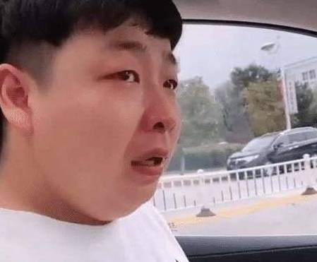 宝爸|宝爸送女儿上幼儿园哭成泪人，网友：说好的“男儿有泪不轻弹”呢