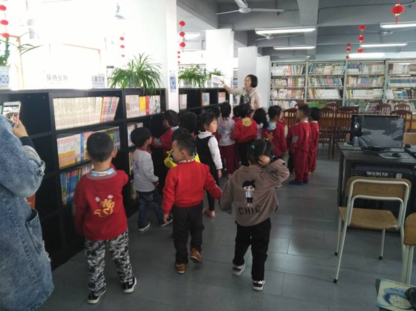 进行|幼儿园开学第一天，班级内上演年度大戏，家长应该着重学生第一课