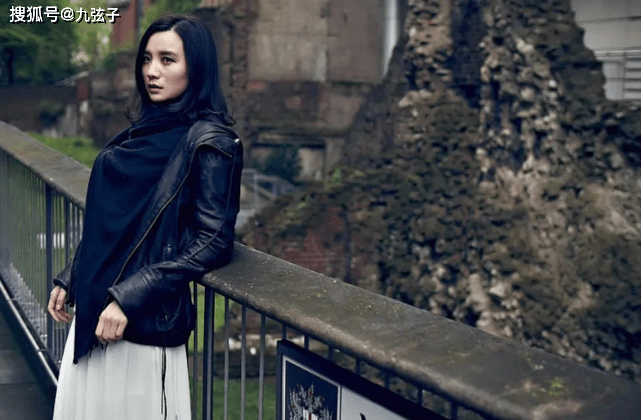 父母|插足名导婚姻，以“洗头妹”一跃封后，戏红人不红小宋佳