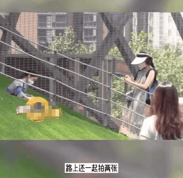 贵妇|韩寒一家三口亮相!娇妻贵妇穿搭超有范,女儿罕见露正脸美貌吸睛