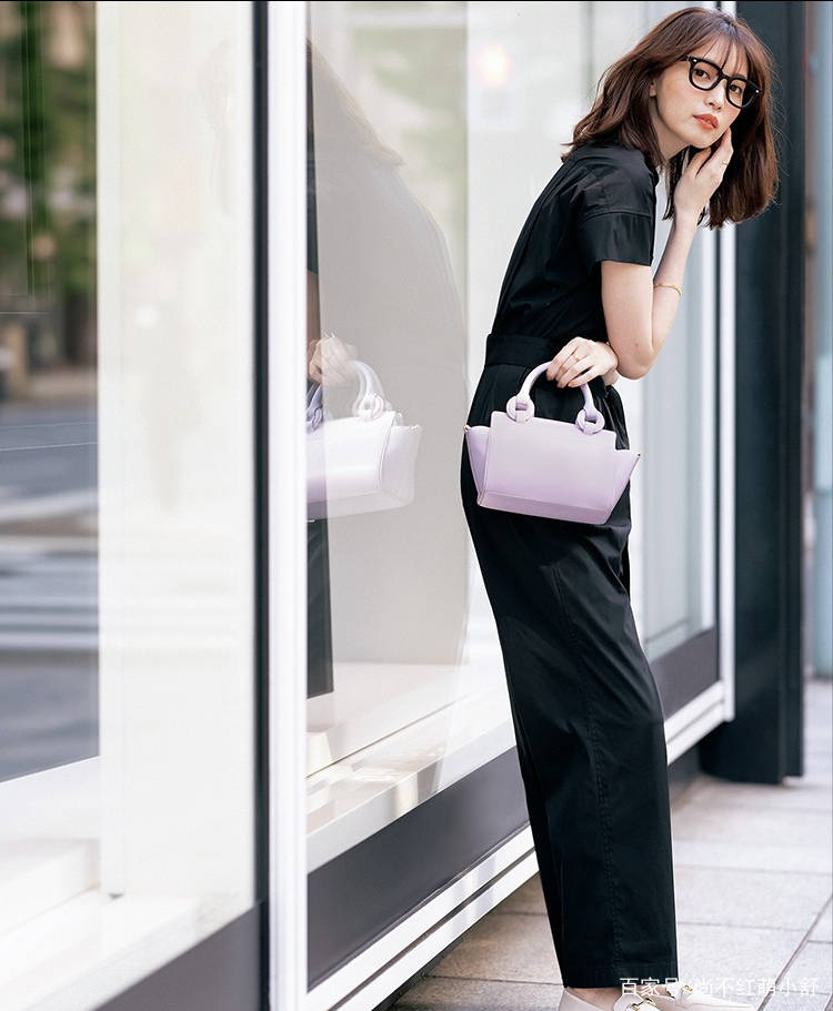 米色|今年突然火了一种新搭配叫:连体裤+基础上衣,越看越心动