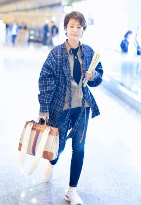 经验|日常出行穿衬衫怎么搭，老戏骨海清有经验，帮你时髦保暖两不误