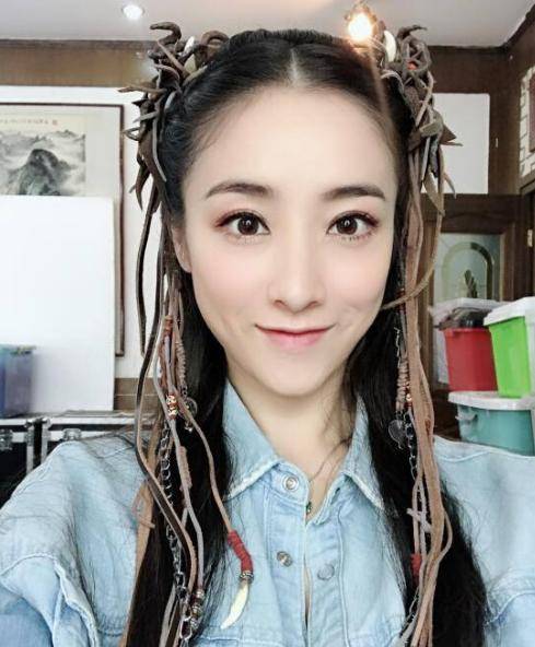 张艺谋"容不下"的2位女演员,一人让他损失千万,反倒星途尽毁_何珺