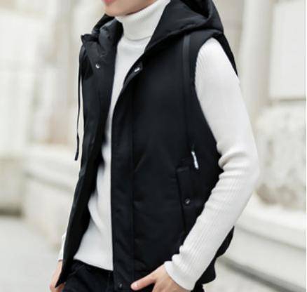 整体|老戏骨牛犇只身现身机场,花俏无袖夹克,精神气十足