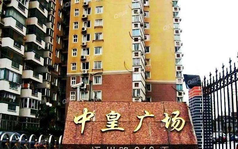 但,事实上,与之一街之隔的中皇广场二期也是北外滩的老兵了——一期早