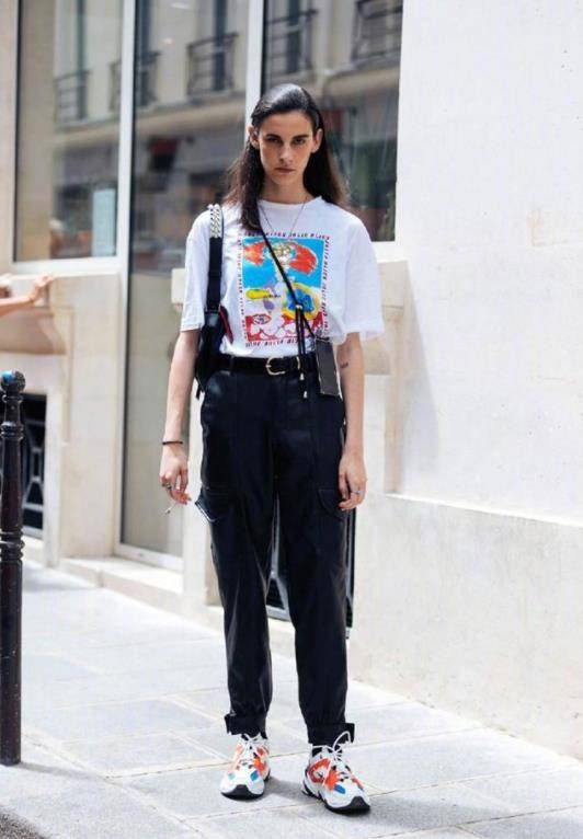 颜色|衣品好的女人，“T恤+直筒裤”就能穿出法式优雅，看来会穿很重要