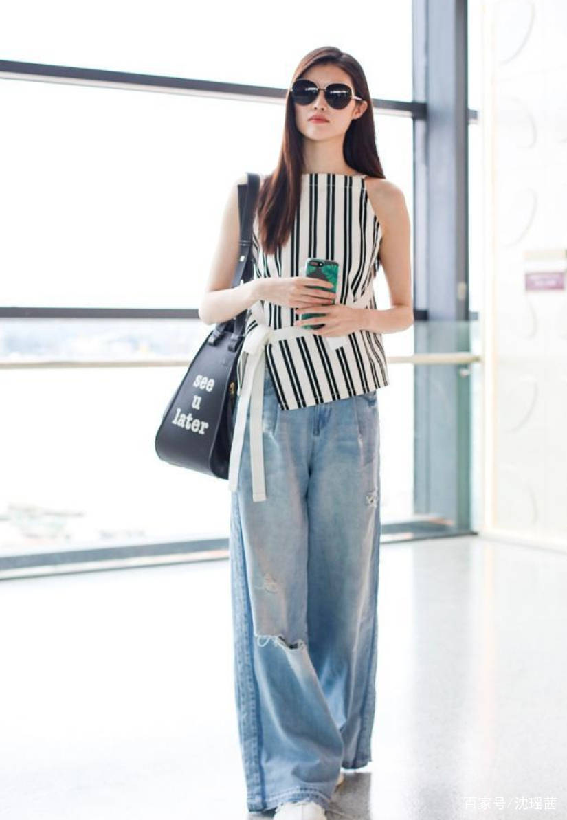 身材|霍思燕携老公走机场，穿小香风外套很精致，站在杜江身后小鸟依人