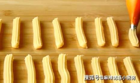 做法|早餐想偷懒就吃它，不发面不脏手，香甜柔软，孩子一顿吃了6个