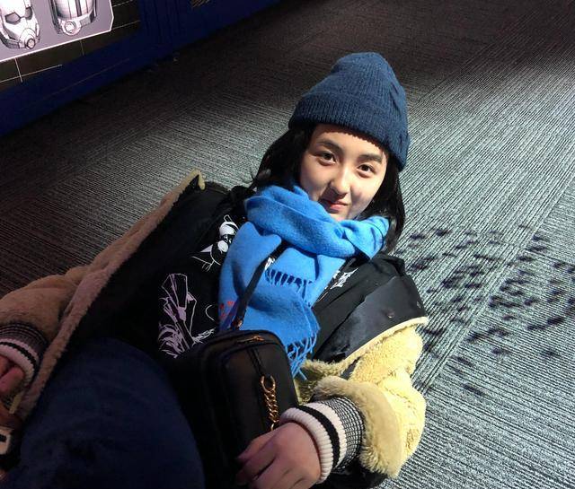 帽子|00后“老戏骨”张子枫，演技派的少女穿搭范本，可盐可甜超有范儿