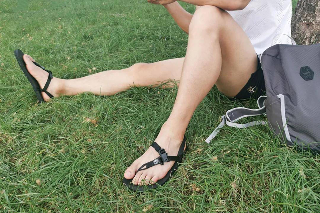 鞋子|一双鞋承包整个夏天，看看UG 3Way Sandals怎么玩