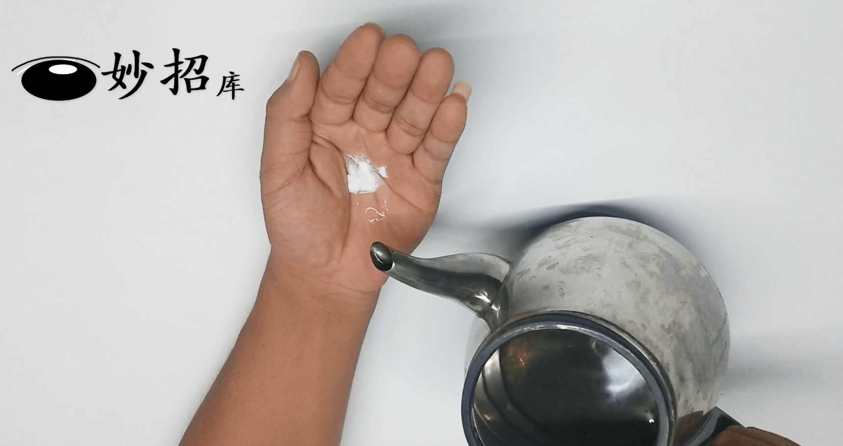 黑头|将小苏打放在手心揉搓，没想到还有神奇的妙用，太实用了