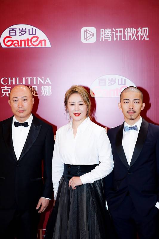 魅力|马丽衣品也不差,身穿黑色网纱长裙好迷人,虽腰身不细但曲线很好