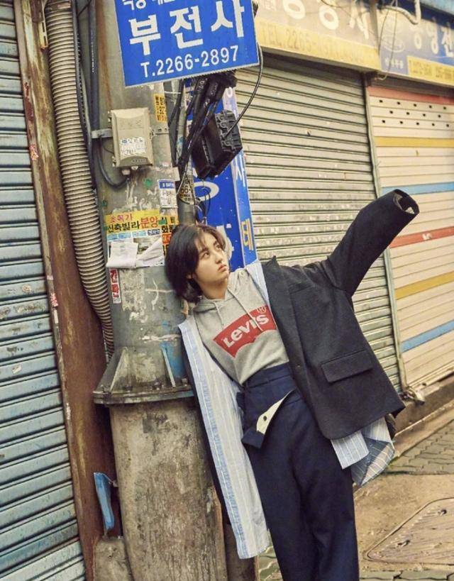 帽子|00后“老戏骨”张子枫，演技派的少女穿搭范本，可盐可甜超有范儿