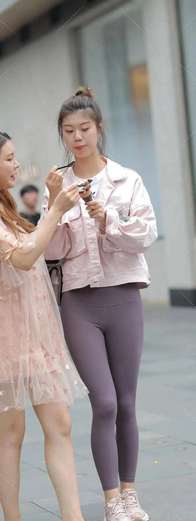 珠宝|舒服贴心的打底裤穿搭一点也不张扬，舒适又显气质，时尚大方