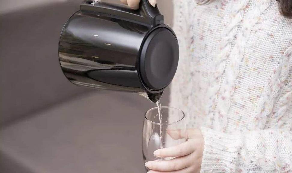 因为|烧自来水后的“水垢”,长期喝会得肾结石?答案会令你很意外!