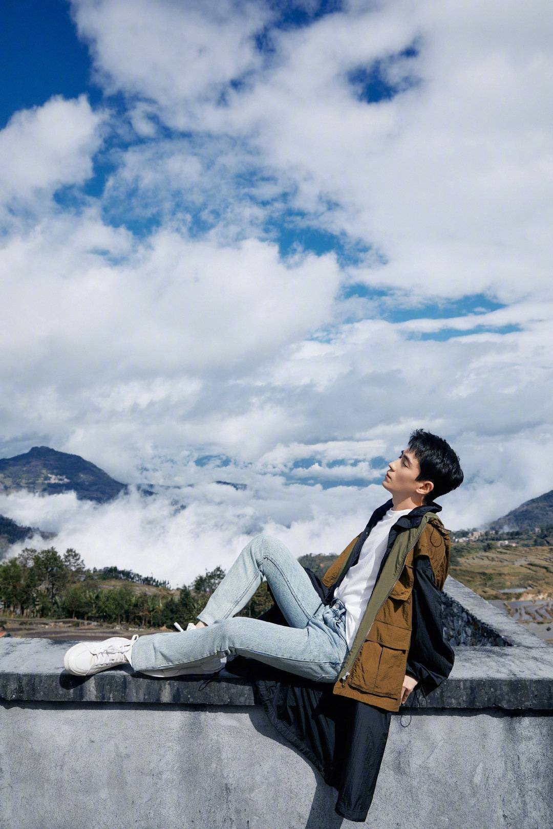 一身|32岁朱一龙干净帅气，男友风搭配惹人爱，学他穿出型男模样！