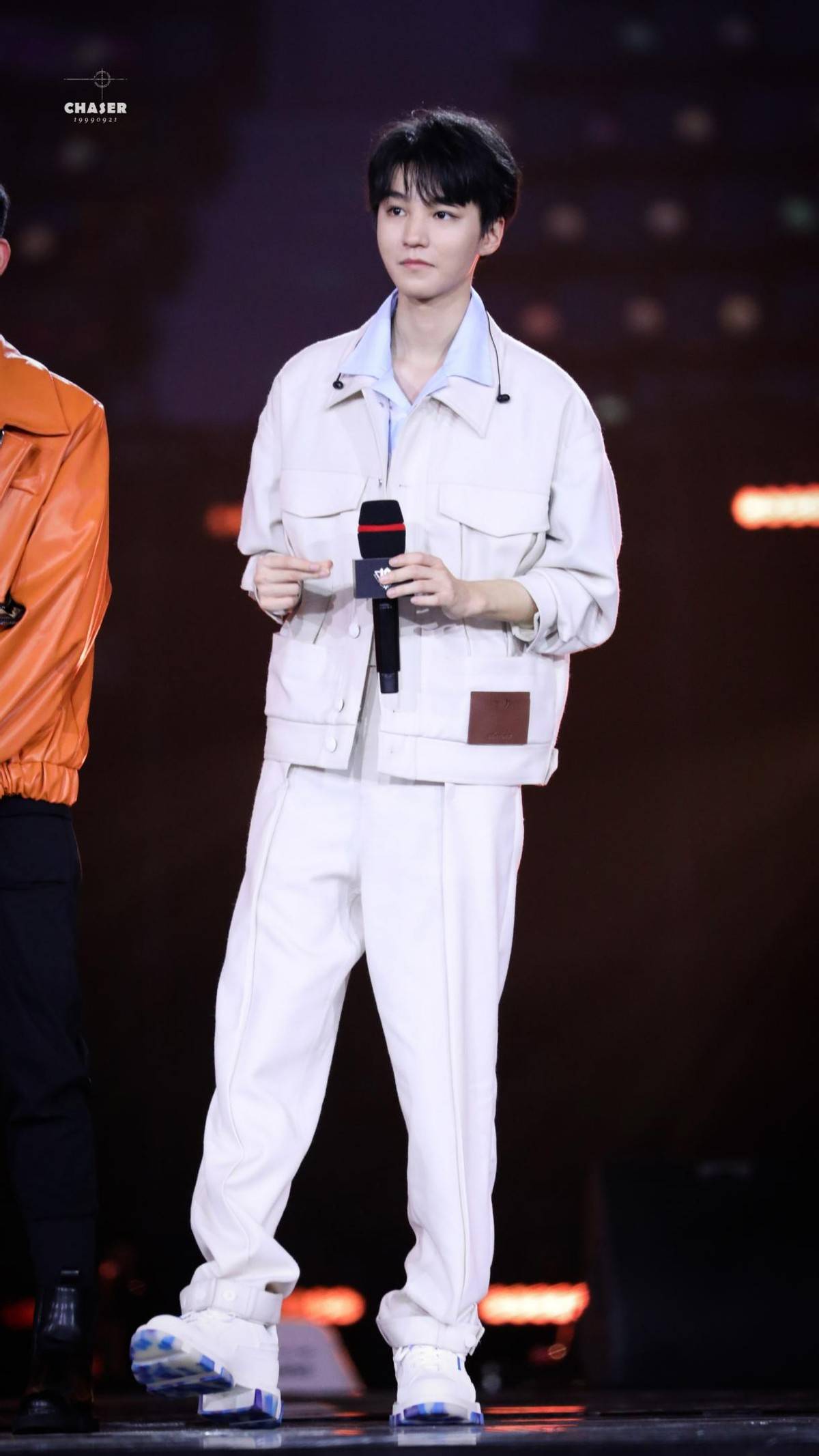 形象|王俊凯现身英雄联盟明星赛，一身清爽打扮，妥妥的校园剧“男主”